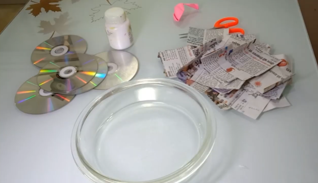 Why to throw CDs when can make this beautiful decor-DIY Best out of waste CDs craft.